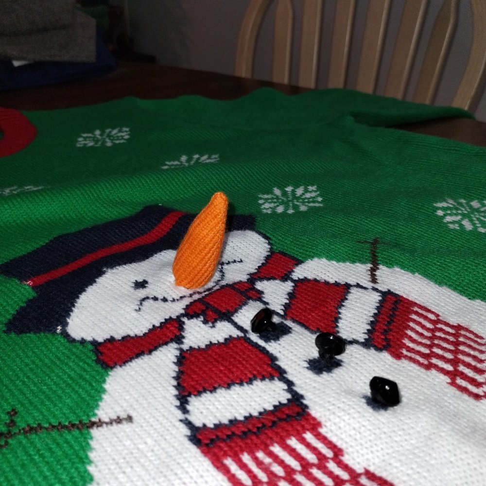 XL Ugly Christmas Sweater Gift! WITH POP OUT CARROT NOSE!